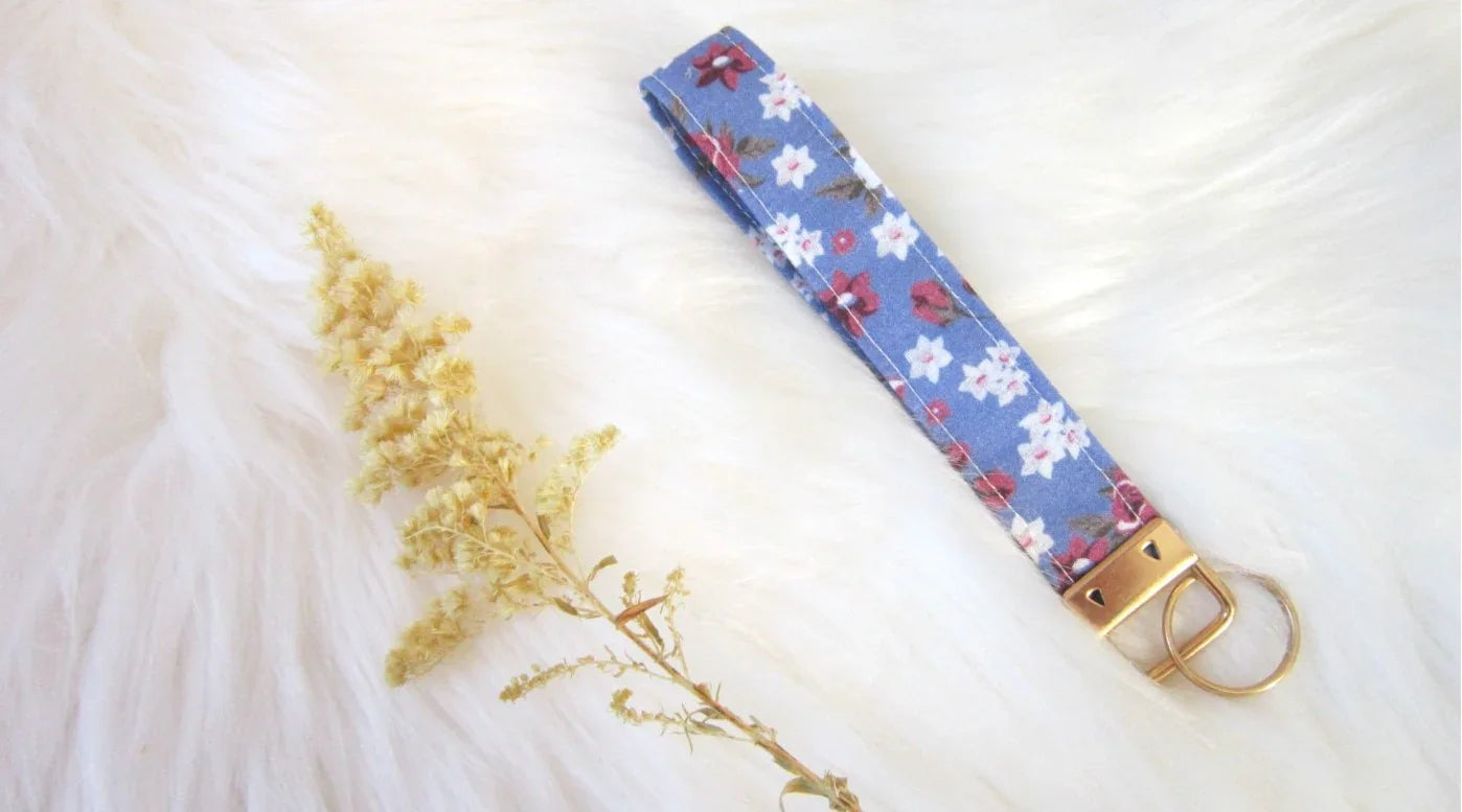 Sininen kukka wristlet-avaimenperä - Hilla Lifestyle