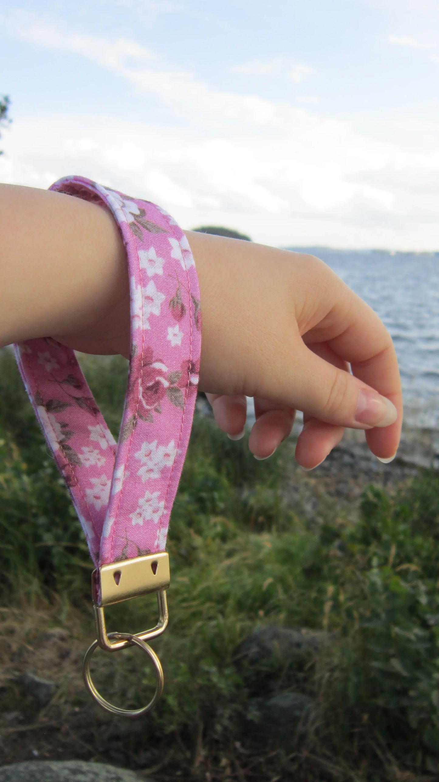 Vaaleanpunainen kukka Wristlet-avaimenperä - Hilla Lifestyle