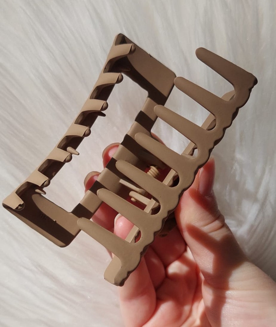 Hiusklipsi Kuvioitu Vaaleanruskea 8cm